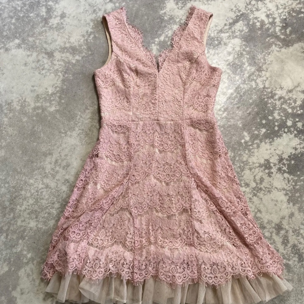 Trixxi V Neck Lace Pink Mini Dress Sleeveless Size Small Fit And Flare